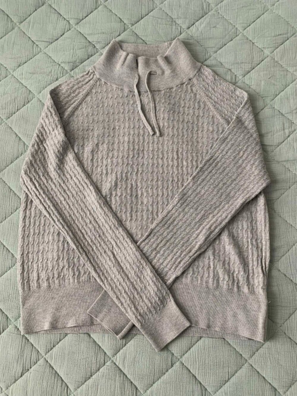 BB Dakota Sweater - Brand New - Large - NWT